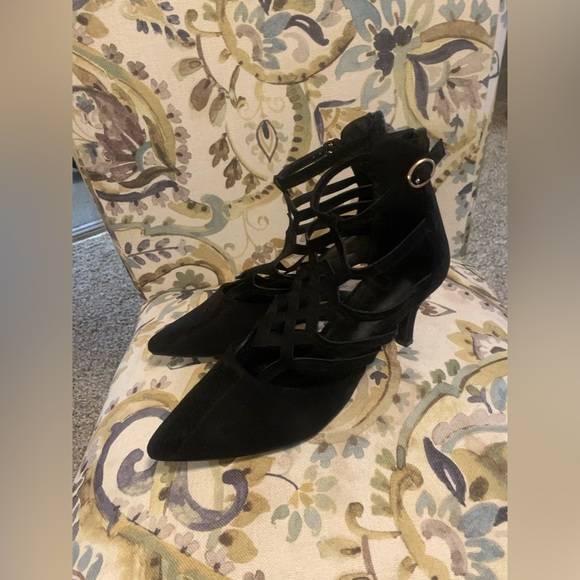 Elegant Black Women's Shoes - Picture 3 of 6